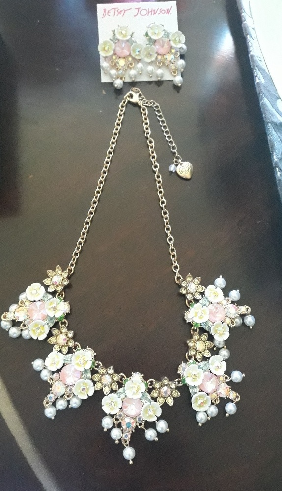 Betsy Johnson Floral Earring and Necklace Set!!!!